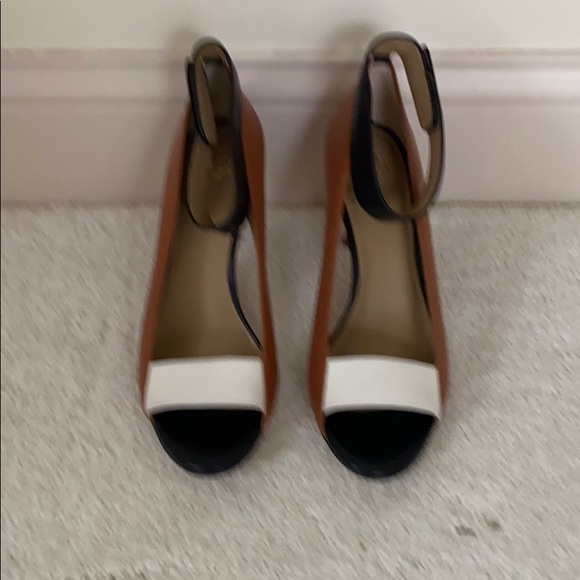 Shoes - Pair of dress shoes